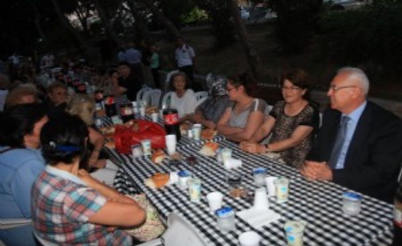 Karabağlar'da halk iftarı